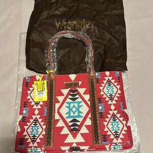 Nwt Wrangler Aztec purse includes two zipper pockets and two open pockets